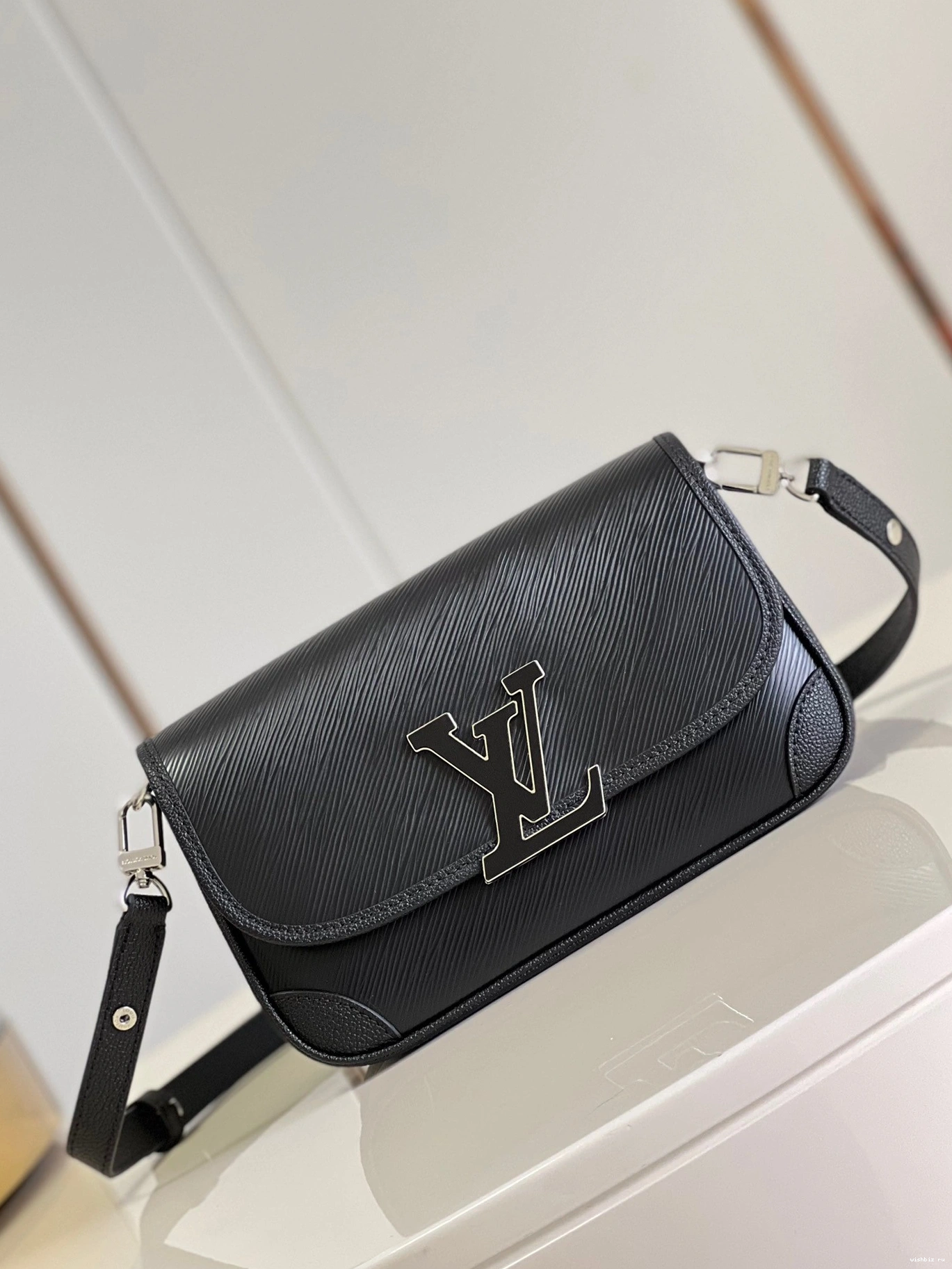 WIS LOUIS VUITTON BUCI 1114